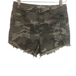 Refuge Women's Camouflage Shorts 8
